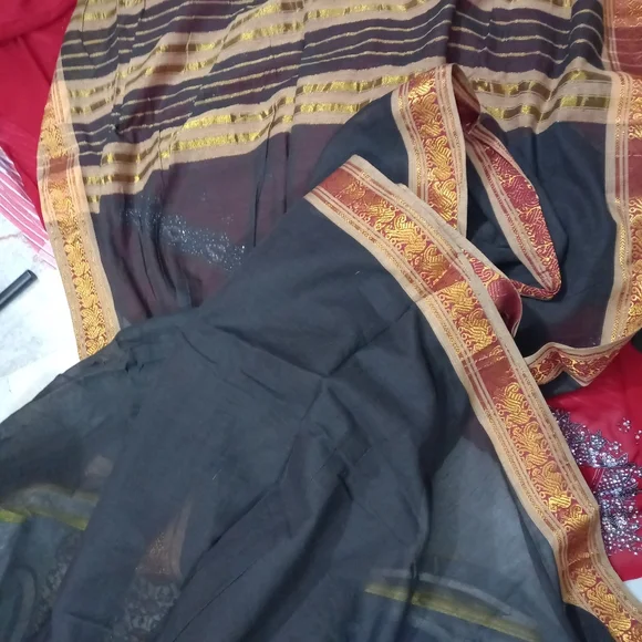 Black cotton saree - Picture 3 of 3